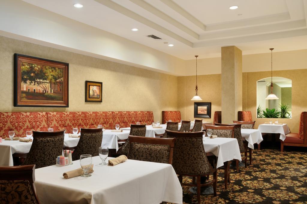 Ramada Plaza Hotel Columbus Restaurante foto